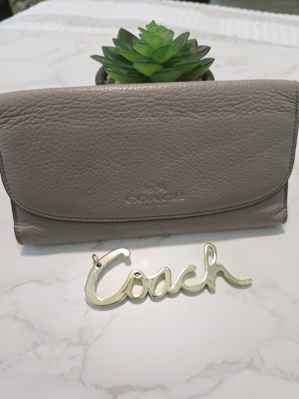 COACH Pebble Leather Trifold Wallet Beige Taupe Rehab